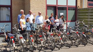 Foto van Rotary Hillegom-Lisse maakt samen met Welzijnskwartier vluchtelingen blij met fietsen