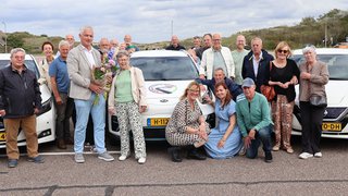 Foto van 1000ste klant Katwijk Rijd(t) Mee feestelijk verwelkomd