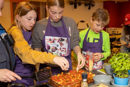 Logo voor Koken met jongeren: een recept voor gezonde keuzes en verbinding