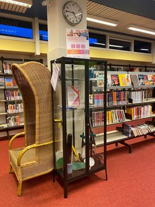 Logo voor Praktische hulpmiddelen van de WoonWijzer nu in de bibliotheek of bij u in de buurt!